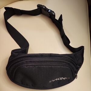 Dakine Jet Black Belt Bag